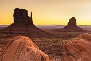 Monument Valley at sunrise, Monument Valley Tribal Park, Arizona, USA