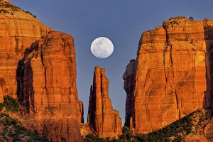 Images Dated 5th July 2023: Full Moon over Cathedral Rocks, Sedeona, Arizona, USA