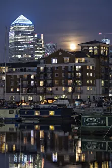 Docklands Prints: Moon rising behind Canary Wharf, London, England, UK