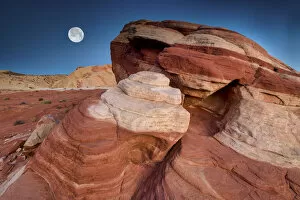 Images Dated 26th April 2022: Full Moon over Rock Formations, Valley of Fire State Park, Nevada, USA