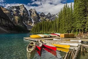 Images Dated 17th August 2016: Moraine Lake, Banff National Park, Alberta, Canada