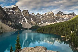 Images Dated 17th August 2016: Moraine Lake, Banff National Park, Alberta, Canada