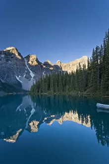 Images Dated 11th February 2008: Moraine Lake and Valley of 10 Peaks (Wenkchemna Peaks) at sunrise, Banff National Park
