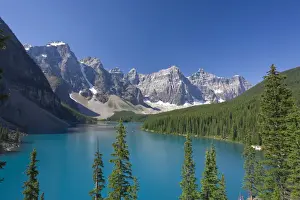 Moraine Lake and Valley of 10 Peaks (Wenkchemna Peaks) at sunrise, Banff National Park