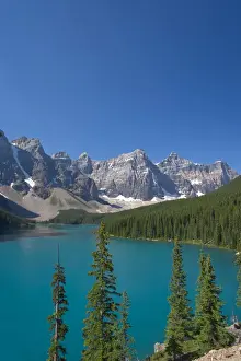 Moraine Lake and Valley of 10 Peaks (Wenkchemna Peaks) at sunrise, Banff National Park