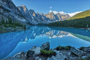 Images Dated 20th April 2023: Moraine Lake and the Valley of the Ten Peaks. Banff National Park, Alberta, Canada