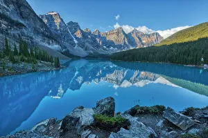 Images Dated 20th April 2023: Moraine Lake and the Valley of the Ten Peaks. Banff National Park, Alberta, Canada