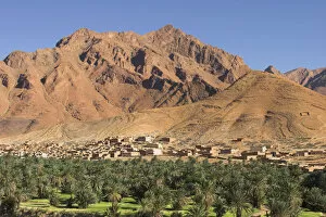 Images Dated 4th April 2008: Morocco, Anti Atlas mountains between Tata and Tafraoute, Village