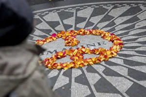 Images Dated 22nd October 2009: Mosaic commemorting John Lennon, Strawberry Fields, Central Park, Manhattan, New York