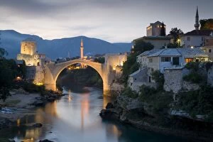 Former Yugoslavia Collection: Mostar & old Bridge over the Neretva river, Bosnia and Herzegovina