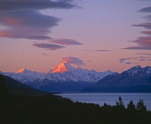 Lake Pukaki Gallery: Mount Cook (Aoraki)