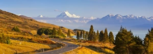 Mount Cook (Aoraki) illuminated at sunrise, Lake Pukaki, Mackenzie Country, Canterbury