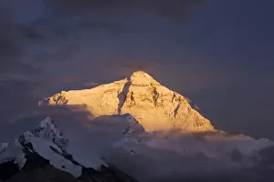 Tibet Gallery: Mount Everest at sunset as seen from Dzarongpu, Himalaya, Tibet, China