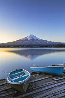 Images Dated 14th February 2020: Mount Fuji and Lake Kawaguchi at dawn, Yamanashi Prefecture, Japan