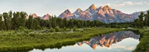 Images Dated 14th October 2013: Mount Moran in Oxbow Bend of the Snake River in Grand Teton National Park, Wyoming, USA