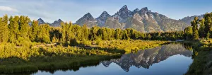 Images Dated 14th October 2013: Mount Moran in Oxbow Bend of the Snake River in Grand Teton National Park, Wyoming, USA