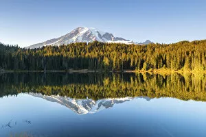 Images Dated 2nd May 2019: Mount Rainier reflecting in Reflections Lake, Mount Rainier National Park, Washington