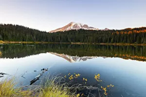 Images Dated 2nd May 2019: Mount Rainier at Reflections lake, Mount Rainier National Park, Washington, USA