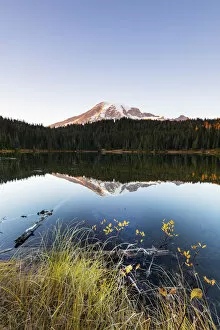 Images Dated 2nd May 2019: Mount Rainier at Reflections lake, Mount Rainier National Park, Washington, USA