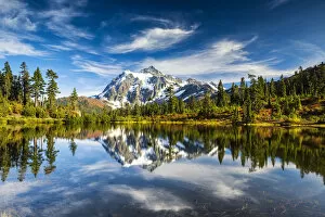 Images Dated 4th October 2017: Mount Shuksan Reflecting in Picture Lake, Mt. Baker-Snoqualmie National Forest, Washington