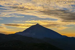Images Dated 19th February 2019: Mount Teide at Sunset, Tenerife, Canary Islands, Spain