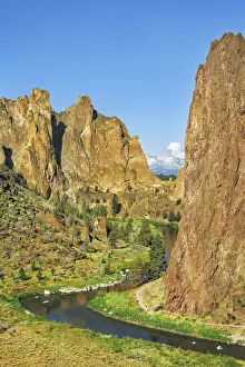 Deschutes Prints: Mountain impression Smith Rocks and Crooked River - USA, Oregon, Deschutes