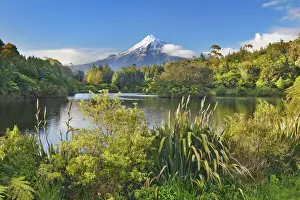 Mountain impression Taranaki (Mount Egmont) - New Zealand, North Island, Taranaki