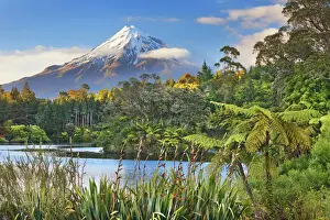 Mountain impression Taranaki (Mount Egmont) - New Zealand, North Island, Taranaki