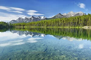 Western Canada Collection: Mountain landscape at Herbert Lake - Canada, Alberta, Banff National Park