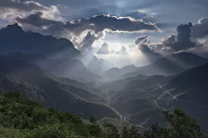 Images Dated 14th December 2017: Mountain scenery near Sapa with rays of sun behind the clouds, Sapa, Vietnam