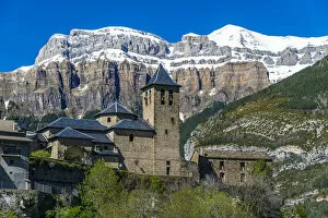 Pretty Gallery: The mountain village of Torla with the snowy Pyrenees behind, Huesca, Aragon, Spain