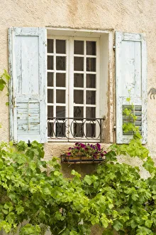 Moustiers-Sainte-Marie, Alpes-de-Hautes-Provence, France
