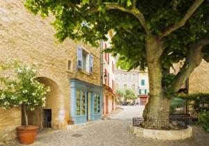 Moustiers-Sainte-Marie, Alpes-de-Hautes-Provence, France