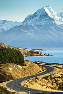 Images Dated 29th November 2016: Mt. Cook & Lake Pukaki, Petes Lookout, New Zealand
