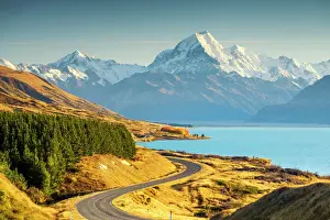 Mt. Cook & Lake Pukaki, Petes Lookout, New Zealand