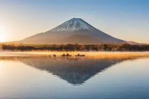 Mount Fuji Gallery: Mt Fuji seen from lake Shoji, Yamanashi Prefecture, Japan