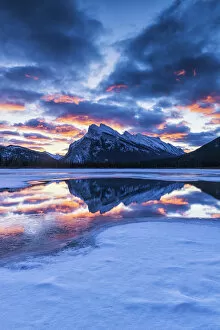 Images Dated 1st March 2017: Mt. Rundle Reflecting in Vermillion Lakes at Sunrise, Banff National Park, Alberta