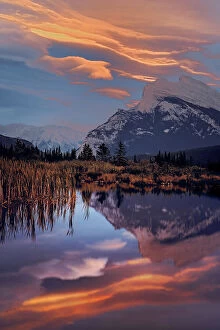 Images Dated 20th April 2023: Mt. Rundle and Vermillion Lake at sunset, Banff National Park, Alberta, Canada