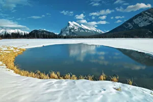 Images Dated 20th April 2023: Mt. Rundle and Vermillion Lakes. Banff National Park, Banff National Park, Alberta, Canada