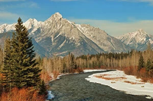 Images Dated 14th June 2023: Mt.Lorette and the Kananaskis River, Canadian Rocky Mountains, Kananaskis Country, Alberta, Canada