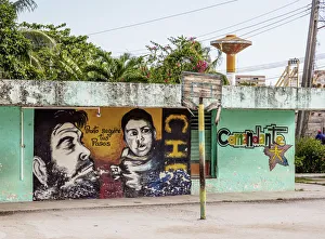 Mural painting with Che Guevara at the school wall, Santa Clara, Villa Clara Province