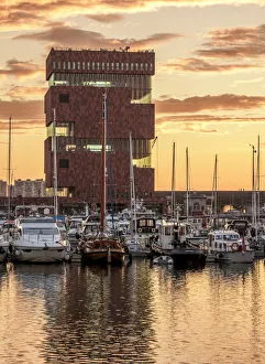 Images Dated 25th April 2018: Museum aan de Stroom at sunset, Antwerp, Belgium