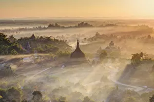Images Dated 10th August 2015: Myanmar (Burma), Rakhine State, Mrauk U Archaeological Sitesunr