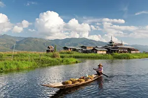 Rowing Prints: Myanmar, Burma, Shan, Inle Lake