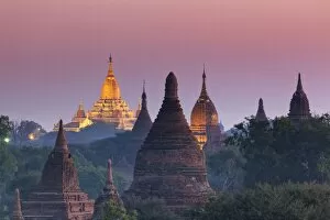 Images Dated 18th November 2014: Myanmar (Burma), Temples of Bagan (Unesco world Heritage Site), Ananda Temple