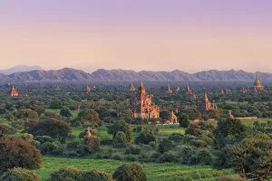 Images Dated 10th August 2015: Myanmar (Burma), Temples of Bagan (Unesco world Heritage Site)