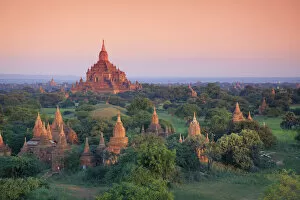 Images Dated 10th August 2015: Myanmar (Burma), Temples of Bagan (Unesco world Heritage Site) elevated view from Baloon