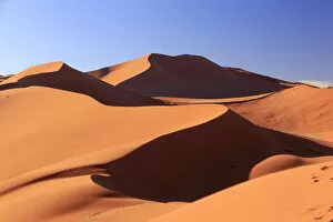 Images Dated 22nd April 2016: Namibia, Namib Naukluft National Park, Sossussvlei Sand Dunes