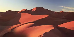 Images Dated 25th April 2016: Namibia, Namib Naukluft National Park, Sossussvlei Sand Dunes