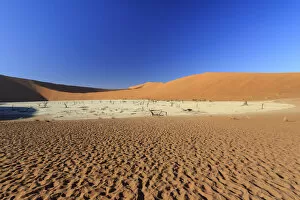 Images Dated 7th July 2016: Namibia, Namib Naukluft National Park, Sossussvlei Sand Dunes